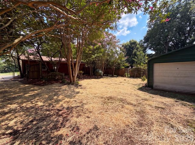 713 Ridgedale Court, Charlotte, NC 28206