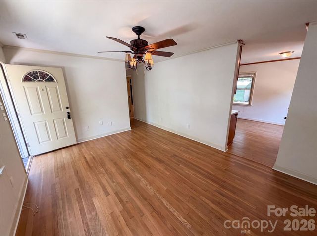 713 Ridgedale Court, Charlotte, NC 28206