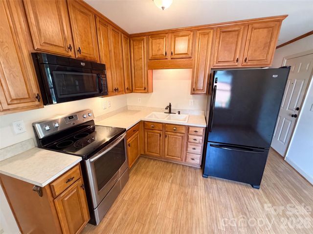 713 Ridgedale Court, Charlotte, NC 28206