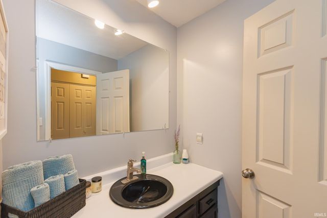 1806 N Mockingbird Lane, Muncie, IN 47304
