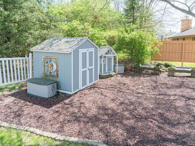 1806 N Mockingbird Lane, Muncie, IN 47304