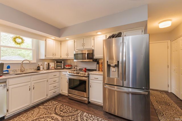 1806 N Mockingbird Lane, Muncie, IN 47304