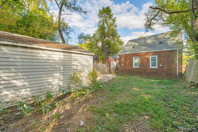 19355 Rutherford Street, Detroit, MI 48235
