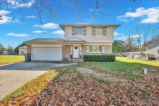 359 Davis Lake Road, Lapeer, MI 48446