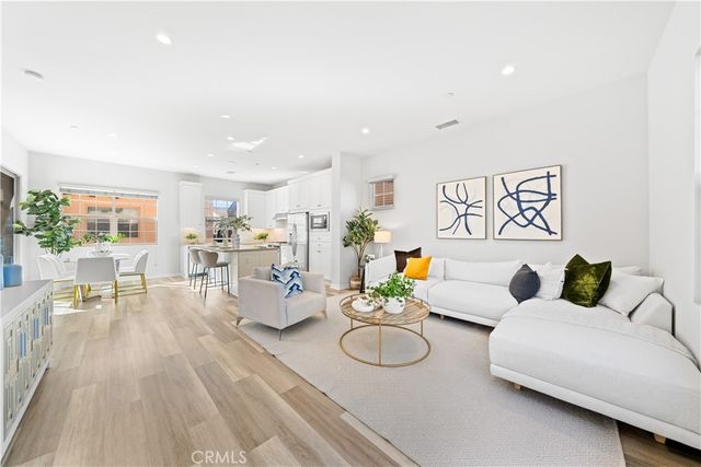 206 Milky, Irvine, CA 92618