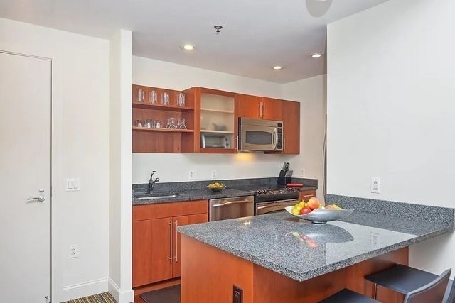 17 Otis St 503, Cambridge, MA 02141