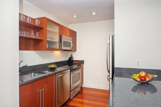 17 Otis St 503, Cambridge, MA 02141