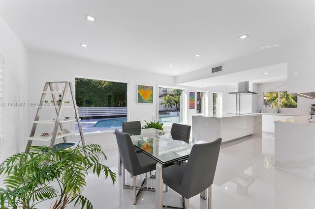 1903 Bay Dr, Pompano Beach, FL 33062