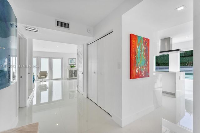 1903 Bay Dr, Pompano Beach, FL 33062