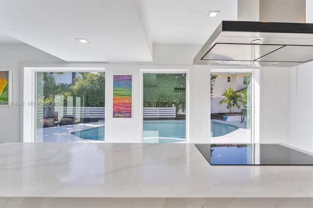 1903 Bay Dr, Pompano Beach, FL 33062