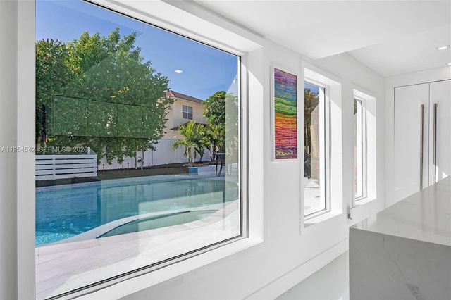 1903 Bay Dr, Pompano Beach, FL 33062