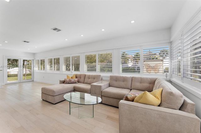 1903 Bay Dr, Pompano Beach, FL 33062