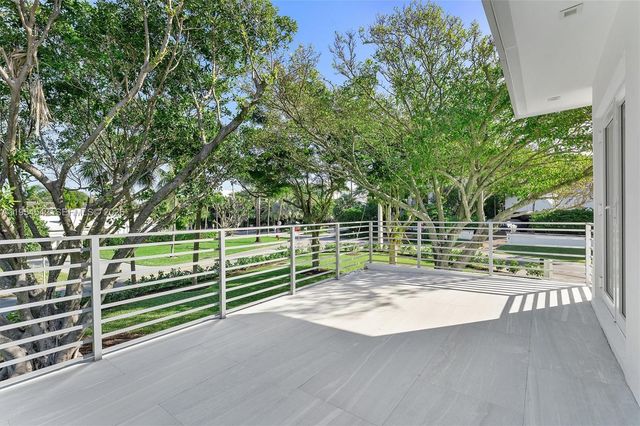 1903 Bay Dr, Pompano Beach, FL 33062