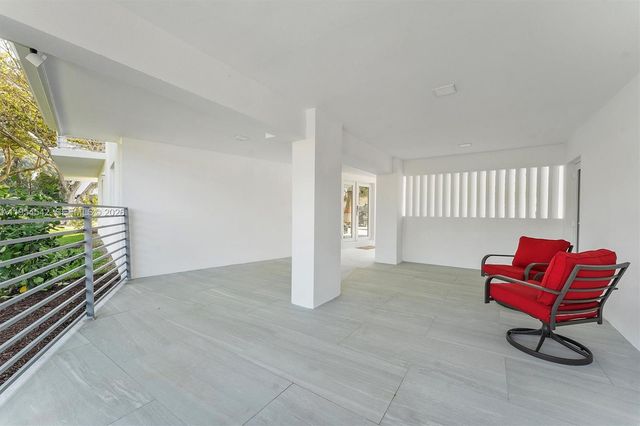 1903 Bay Dr, Pompano Beach, FL 33062