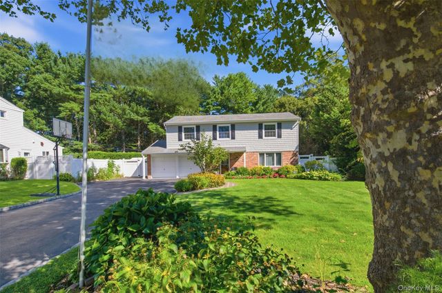 17 White Cliff Lane, Nesconset, NY 11767