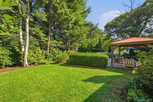 17 White Cliff Lane, Nesconset, NY 11767