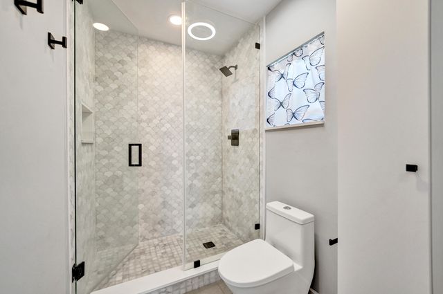 1424 NE 16TH Avenue, Fort Lauderdale, FL 33304