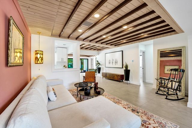 1424 NE 16TH Avenue, Fort Lauderdale, FL 33304