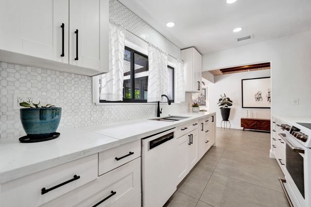 1424 NE 16TH Avenue, Fort Lauderdale, FL 33304