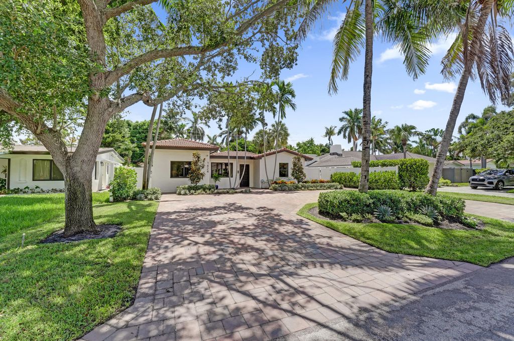 1424 NE 16TH Avenue, Fort Lauderdale, FL 33304