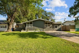 1909 16th Avenue N, Texas City, TX 77590