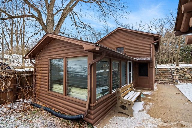 146 W Crooked Lake Drive, Kalamazoo, MI 49009