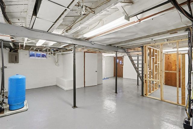 146 W Crooked Lake Drive, Kalamazoo, MI 49009