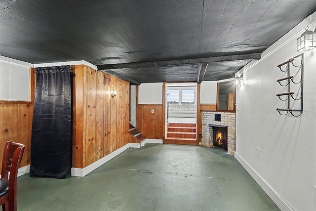 146 W Crooked Lake Drive, Kalamazoo, MI 49009