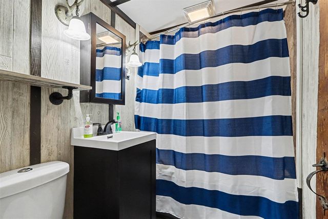 146 W Crooked Lake Drive, Kalamazoo, MI 49009