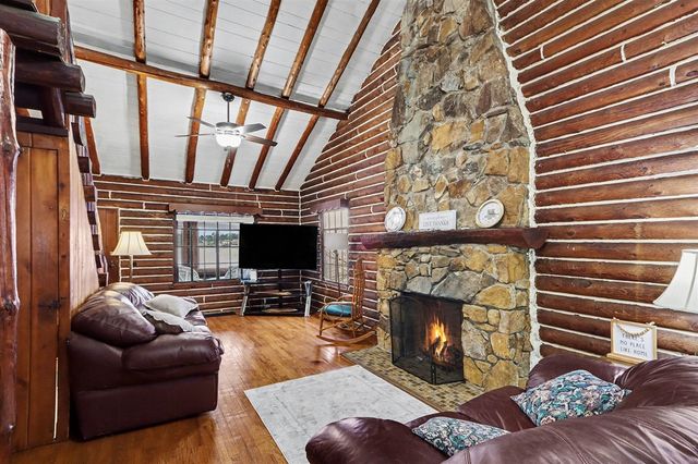 146 W Crooked Lake Drive, Kalamazoo, MI 49009