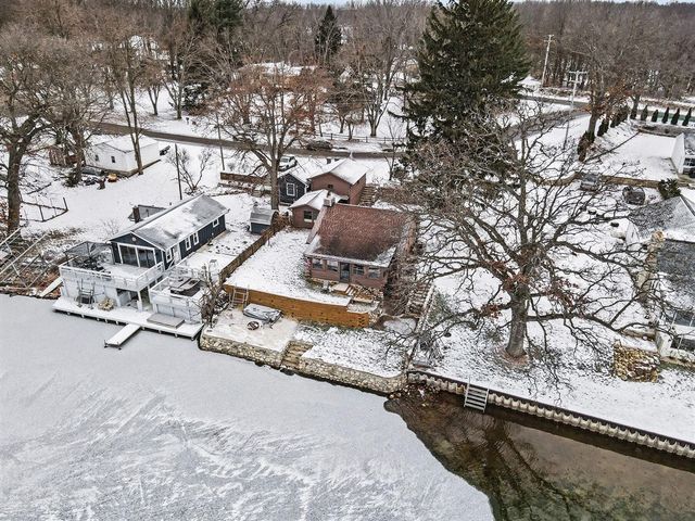 146 W Crooked Lake Drive, Kalamazoo, MI 49009