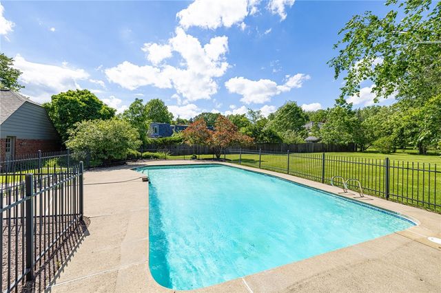 14 Pin Hook Lane, Pittsford, NY 14534