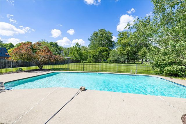 14 Pin Hook Lane, Pittsford, NY 14534