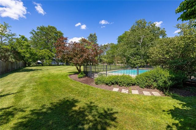 14 Pin Hook Lane, Pittsford, NY 14534