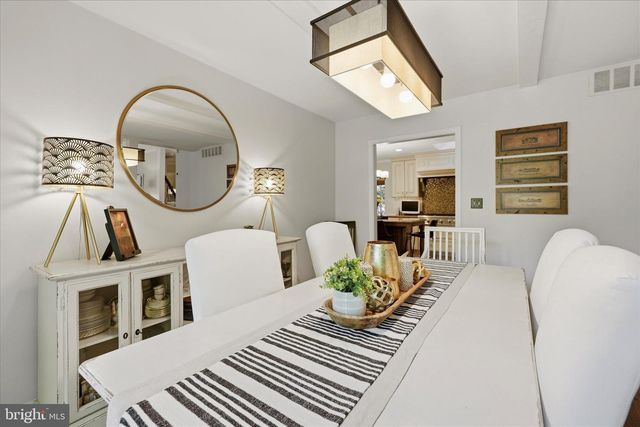 10 E RIDING DR, Cherry Hill, NJ 08003
