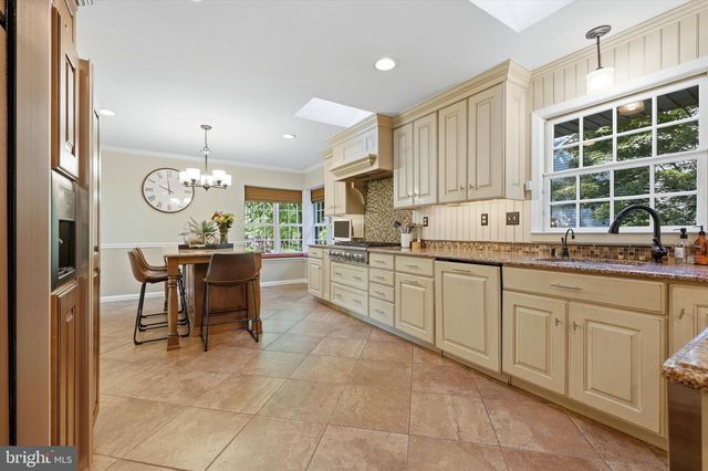 10 E RIDING DR, Cherry Hill, NJ 08003