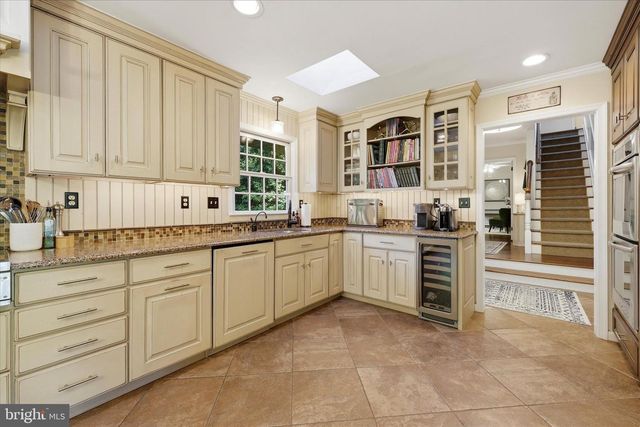 10 E RIDING DR, Cherry Hill, NJ 08003
