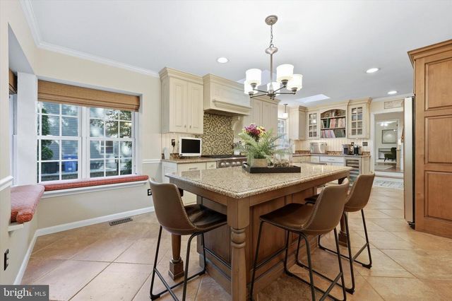 10 E RIDING DR, Cherry Hill, NJ 08003