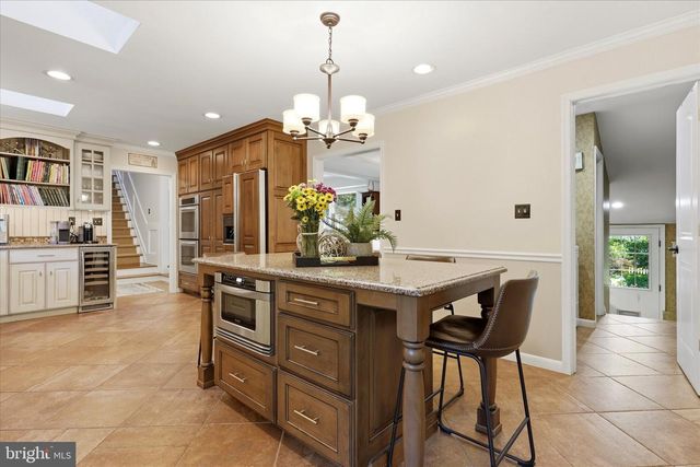 10 E RIDING DR, Cherry Hill, NJ 08003