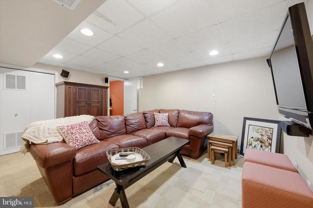 10 E RIDING DR, Cherry Hill, NJ 08003