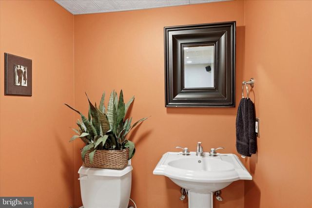 10 E RIDING DR, Cherry Hill, NJ 08003