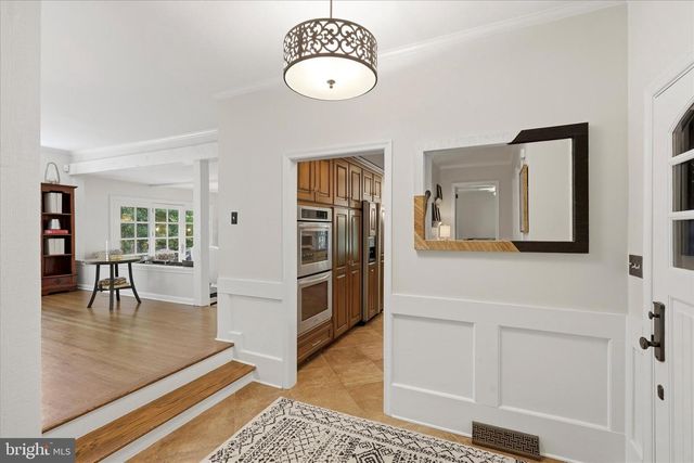 10 E RIDING DR, Cherry Hill, NJ 08003