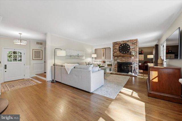 10 E RIDING DR, Cherry Hill, NJ 08003