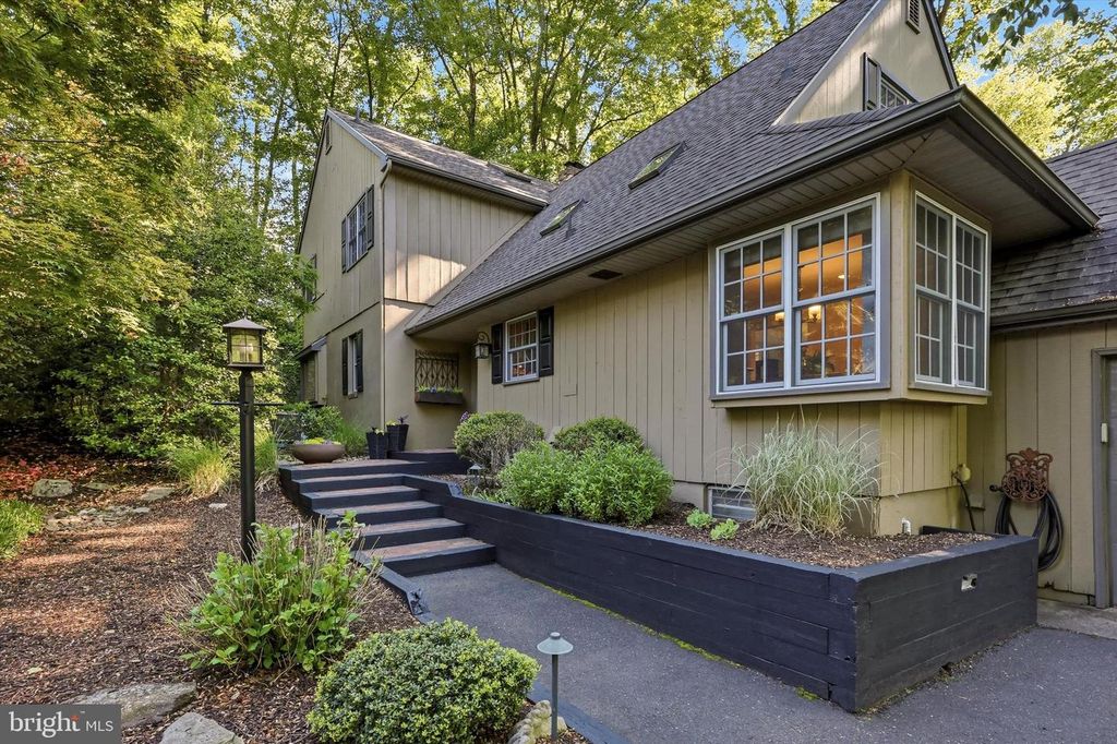 10 E RIDING DR, Cherry Hill, NJ 08003