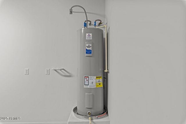 24659 W WAYLAND Drive, Buckeye, AZ 85326