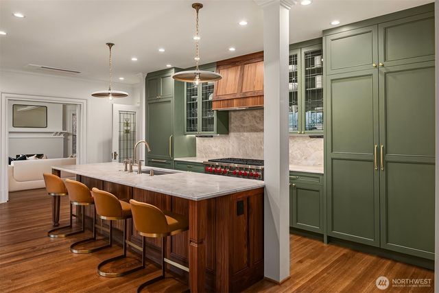 740 22nd Avenue E, Seattle, WA 98112