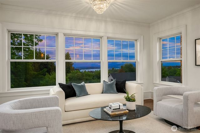 740 22nd Avenue E, Seattle, WA 98112