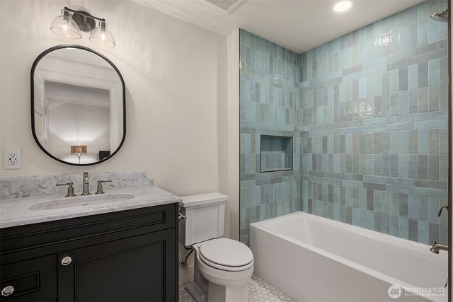 740 22nd Avenue E, Seattle, WA 98112