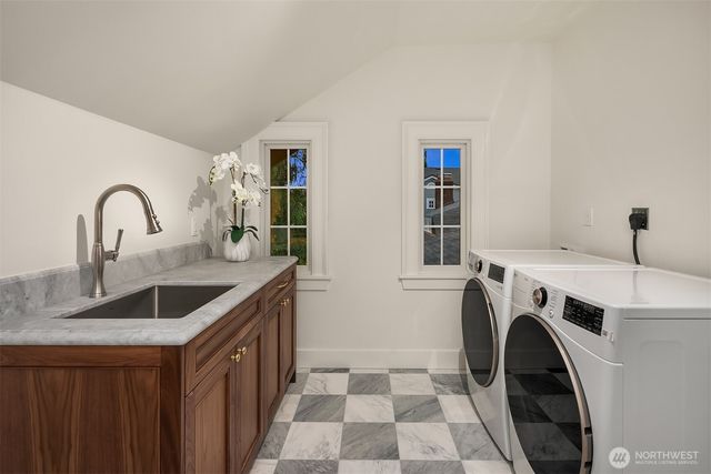 740 22nd Avenue E, Seattle, WA 98112