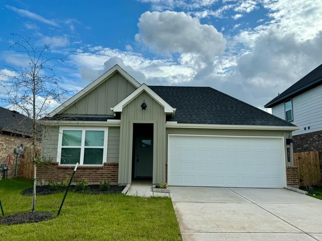 1631 Solana Drive, Fresno, TX 77545